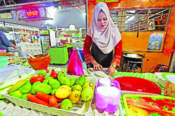 মালয়েশিয়ায় এগিয়ে যাচ্ছে নারীরা