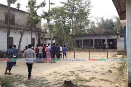 বিয়ানীবাজারে ভোটকেন্দ্রে উত্তেজনা