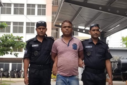 নরসিংদীতে মা ও মেয়েকে ধর্ষণ মামলার আসামি গ্রেফতার


