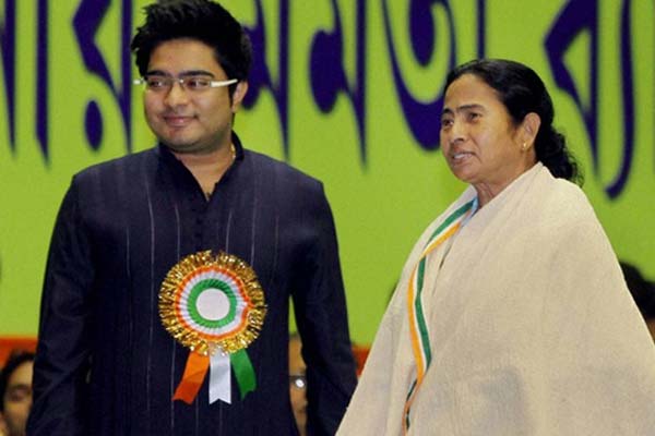 বিমানবন্দরে স্বর্ণসহ মমতার ভাতিজা-বউয়ের আটকের গুঞ্জন!