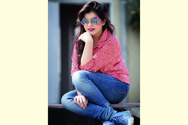 ডাকাতের কবলে রোজী সিদ্দিকী