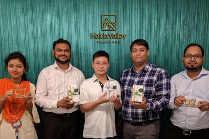 ফার্স্ট ফ্লাশ গ্রিন টি-হোয়াইট টি নিয়ে আসছে হালদা ভ্যালী