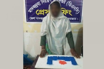 টেকনাফে ইয়াবাসহ রোহিঙ্গা নারী আটক