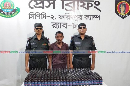 পণ্যবাহী ট্রাকে ফেনসিডিল, মাদক ব্যবসায়ী আটক