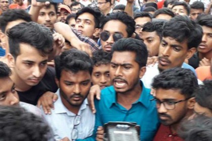 আন্দোলনে আঘাত হলে দাঁত ভাঙা জবাব দেয়া হবে: ভিপি নুর