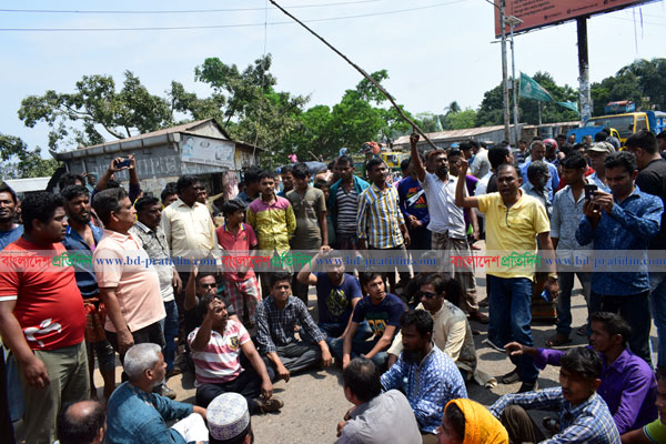 বিলাইছড়িতে ৪৮ ঘণ্টার সড়ক ও নৌপথ অবরোধ চলছে