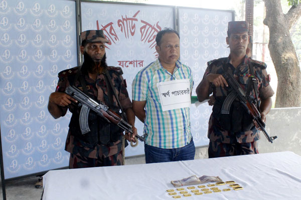 বেনাপোলে কোটি টাকার স্বর্ণের বার উদ্ধার, আটক ১
