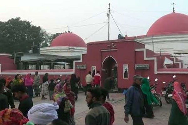 বাগেরহাটে খানজাহানের মাজার মেলা শুরু

