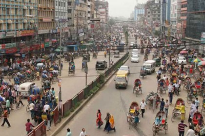 রাজধানীতে বাস কম, ভোগান্তি