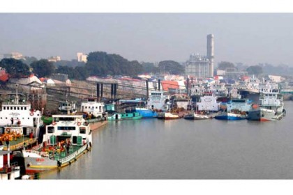 সিরাজগঞ্জে ট্রাকের ভেতরে মিলল চালক ও সহকারীর লাশ