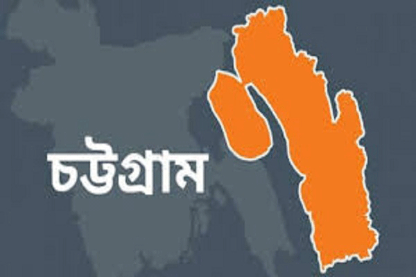 চট্টগ্রামে টেম্পু থেকে পড়ে যাত্রী নিহত