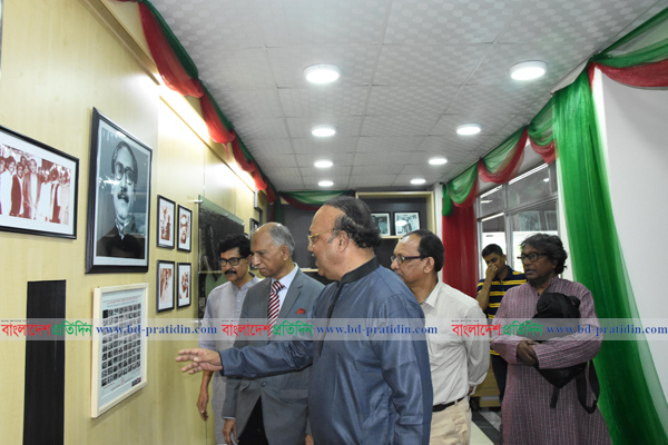 রাসিকের বঙ্গবন্ধু কর্নার পরিদর্শন করলেন ঢাবির সাবেক ভিসি