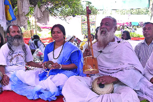 ছেঁউড়িয়ায় দোল উৎসব