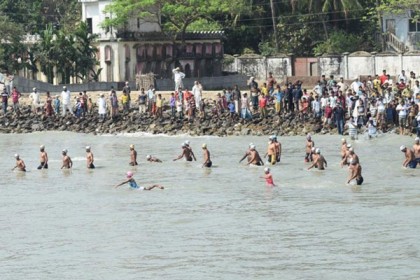 সাঁতরে সেন্ট মার্টিনসের পথে ৩৪ নারী-পুরুষ