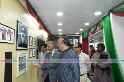 রাসিকের বঙ্গবন্ধু কর্নার পরিদর্শন করলেন ঢাবির সাবেক ভিসি