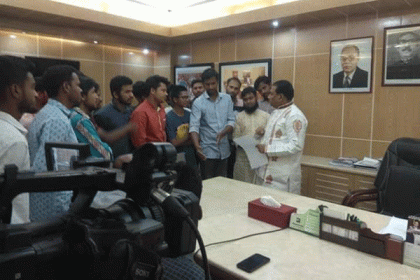 চবিতে ১২ দফা দাবি 'গণতান্ত্রিক সম্মিলিত শিক্ষার্থী সংসদ'র 
