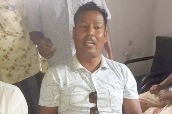চাঁপাইনবাবগঞ্জে জনতার হাতে ভুয়া ডিবি সদস্য আটক