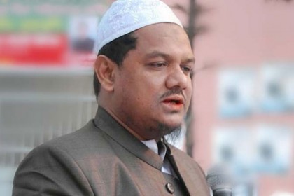 ইসির কাছে অপচয়ের হিসাব চাইলেন চরমোনাই পীর