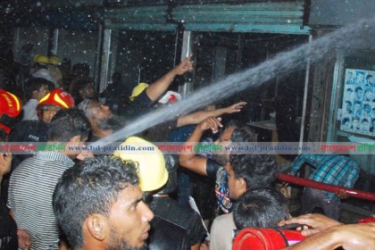 পুরান ঢাকার আগুন নিয়ন্ত্রণে

