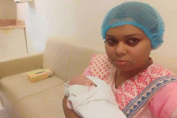 কন্যাসন্তান নিয়ে বাড়ি ফিরলেন নারায়ণগঞ্জের সেই ইউএনও