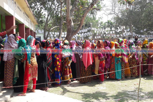 'ইভিএমএ ভোট দেই এ্যাকটে, যায় আরেকটে'