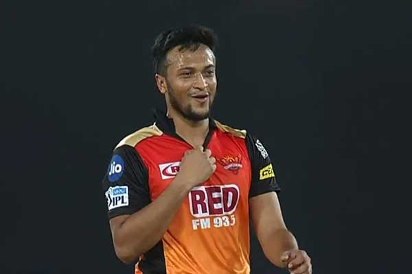 টসে হেরে ব্যাটিংয়ে হায়দ্রাবাদ, একাদশে সাকিব