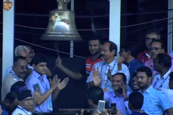 প্রথম বাংলাদেশি হিসেবে ইডেনে ঘণ্টা বাজালেন সাকিব