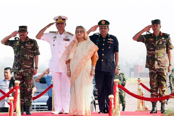 সামরিক বাহিনীর সমরাস্ত্র প্রদর্শনীর উদ্বোধন প্রধানমন্ত্রীর