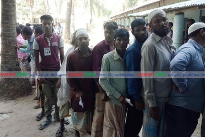 টেকনাফে নারী ভোটারের উপস্থিতি কম