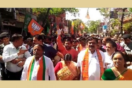ছুটির দিনে পশ্চিমবঙ্গে নির্বাচনী প্রচারণায় ঝড়