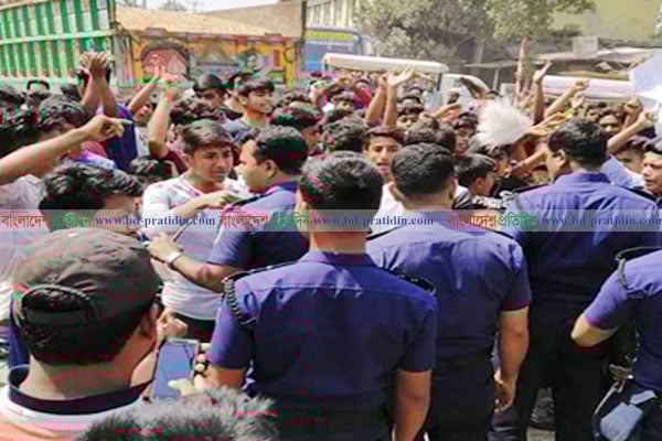 স্বাধীনতা দিবসের অনুষ্ঠানে এসে সড়ক দুর্ঘটনায় নিহত ২