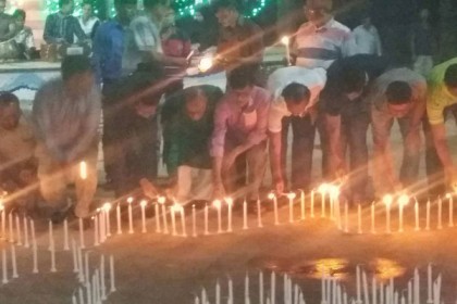 গণহত্যা দিবস উপলক্ষে টাঙ্গাইল ও মির্জাপুরে মোমবাতি প্রজ্জলন

