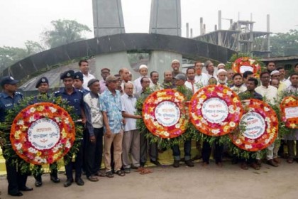 মোরেলগঞ্জে মুক্তিযোদ্ধা স্মৃতিস্তম্ভে শ্রদ্ধা