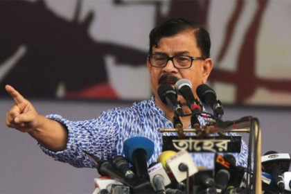 স্বাধীনতার লক্ষ্য থেকে দেশ ষোলআনাই পথভ্রষ্ট : মান্না
