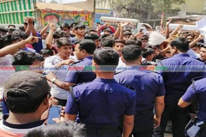 স্বাধীনতা দিবসের অনুষ্ঠানে এসে সড়ক দুর্ঘটনায় নিহত ২