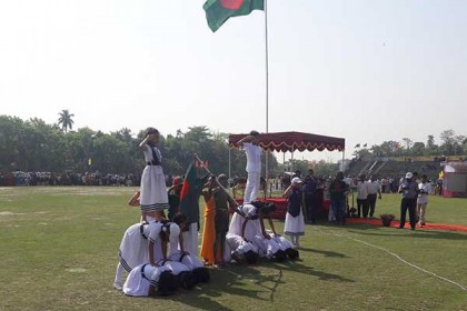 লক্ষ্মীপুরে অসাম্প্রদায়িকতার প্রতীকী প্রদর্শন, শহীদদের ফুলেল শ্রদ্ধা