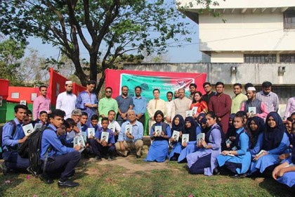 স্বাধীনতা দিবসে শাবিতে ‘বঙ্গবন্ধুর অসমাপ্ত আত্মজীবনী’ বিতরণ