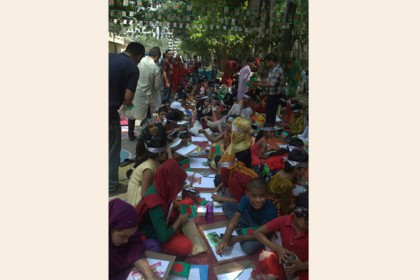 স্বাধীনতা দিবসের চিত্রাঙ্কন প্রতিযোগিতায় অংশ নিলো পথশিশুরা