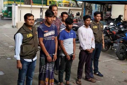 আবরারকে চাপা দেয়া বাসের চালক ছিল ‘কন্ডাকটর’