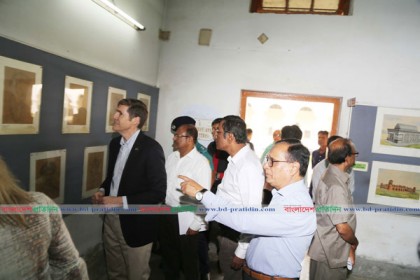 মার্কিন রাষ্ট্রদূতের বরেন্দ্র জাদুঘর পরিদর্শন