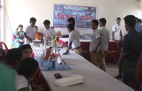 নেত্রকোনায় স্কুল পর্যায়ে শুরু হয়েছে তিন দিনব্যাপী বিজ্ঞান মেলা