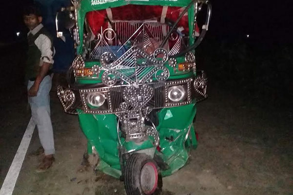 মেরিন ড্রাইভ সড়কে দুর্ঘটনায় নিহত ১