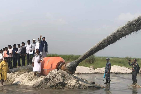 পদ্মা নদীর ডান তীর রক্ষা প্রকল্পের নদী খনন কাজের উদ্বোধন