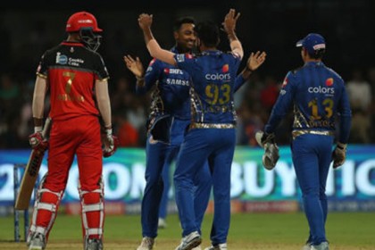 ‘বিতর্কিত’ শেষ বলে ম্যাচ জিতলো মুম্বাই