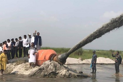 পদ্মা নদীর ডান তীর রক্ষা প্রকল্পের নদী খনন কাজের উদ্বোধন