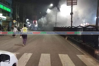 রাজধানীর নদ্দায় জাবালে নূর বাসে আগুন