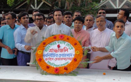 টুঙ্গিপাড়ায় বঙ্গবন্ধুর সমাধিতে শ্রদ্ধা নিবেদন