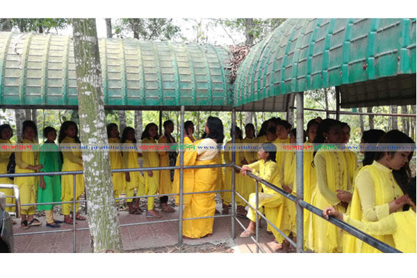 সাফারী পার্কে সহস্রাধিক দুস্থ শিশুদের অন্যরকম দিন