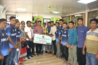 বাংলাদেশ চ্যাম্পিয়ন দিনাজপুর ক্রিকেটদলের সাথে হুইপের শুভেচ্ছা বিনিময়