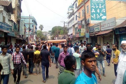 সিলেটে লেগুনা চালক ও ব্যবসায়ীদের পাল্টাপাল্টি সড়ক অবরোধ